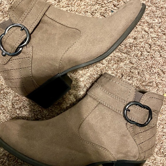 booties - Picture 2 of 2